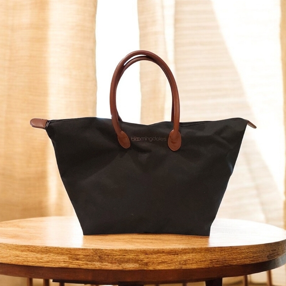 Bloomingdale's Handbags - Bloomingdale's large zip-top Weekender,Shopper tote Duffle, Travel bag